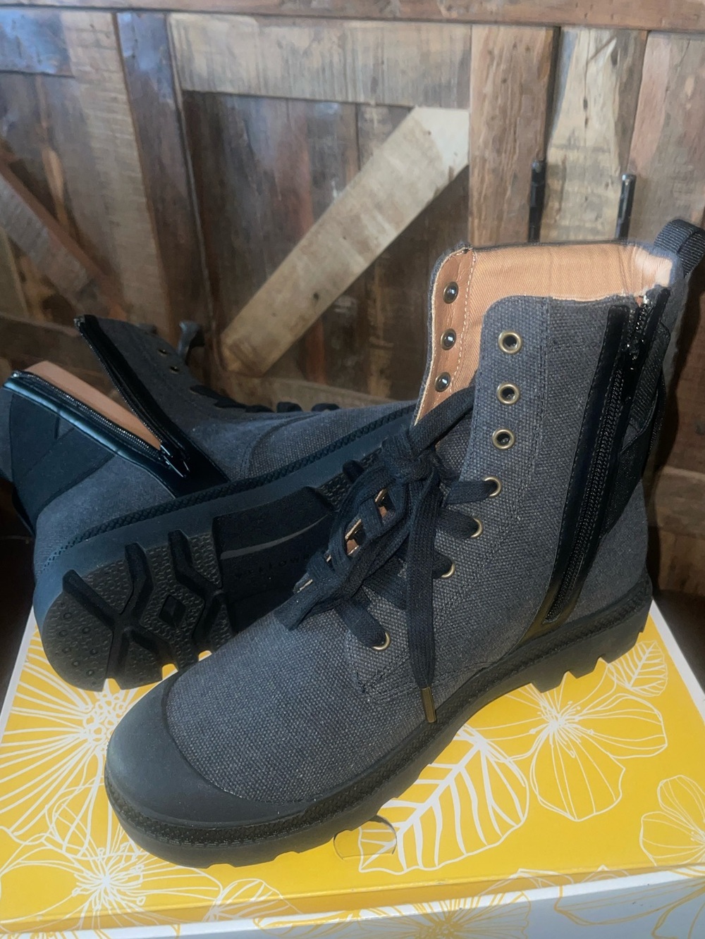 NIB Gray Canvas Lace-Up boots